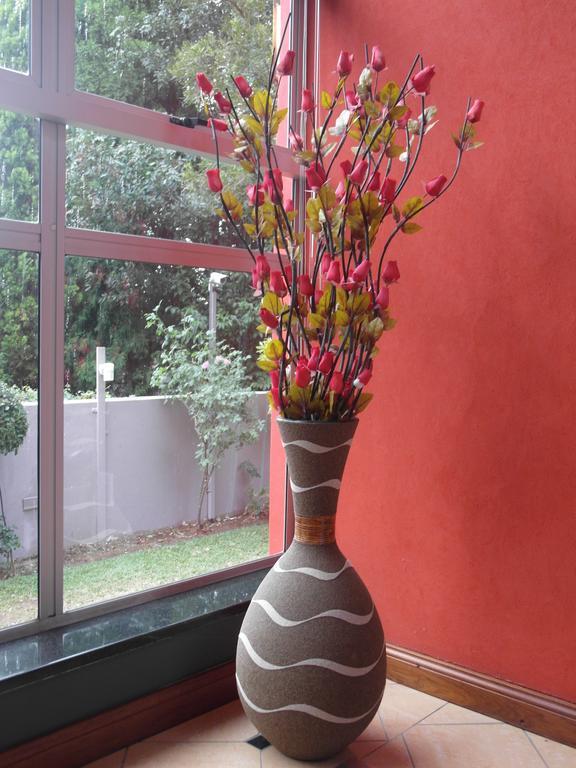Red Square Home Pretoria Bagian luar foto